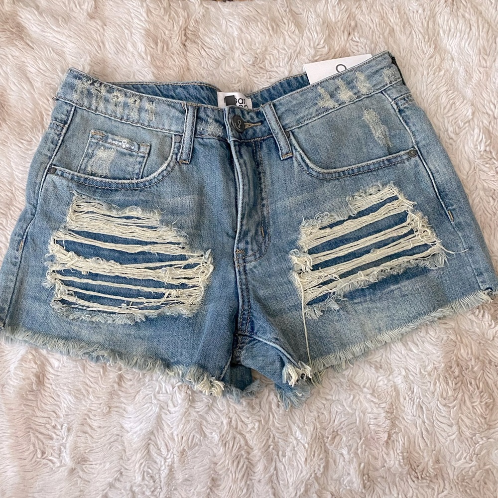 Distressed womens denim shorts! Never been worn!!